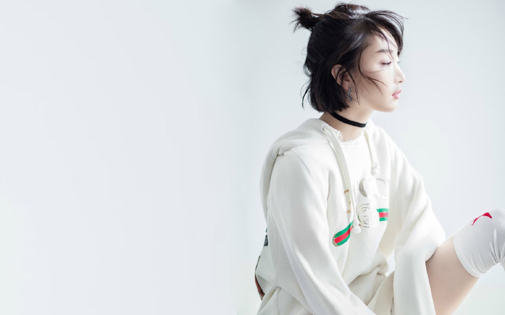 -女子蝶泳划频节奏变化曲线对比图，女子蝶泳100