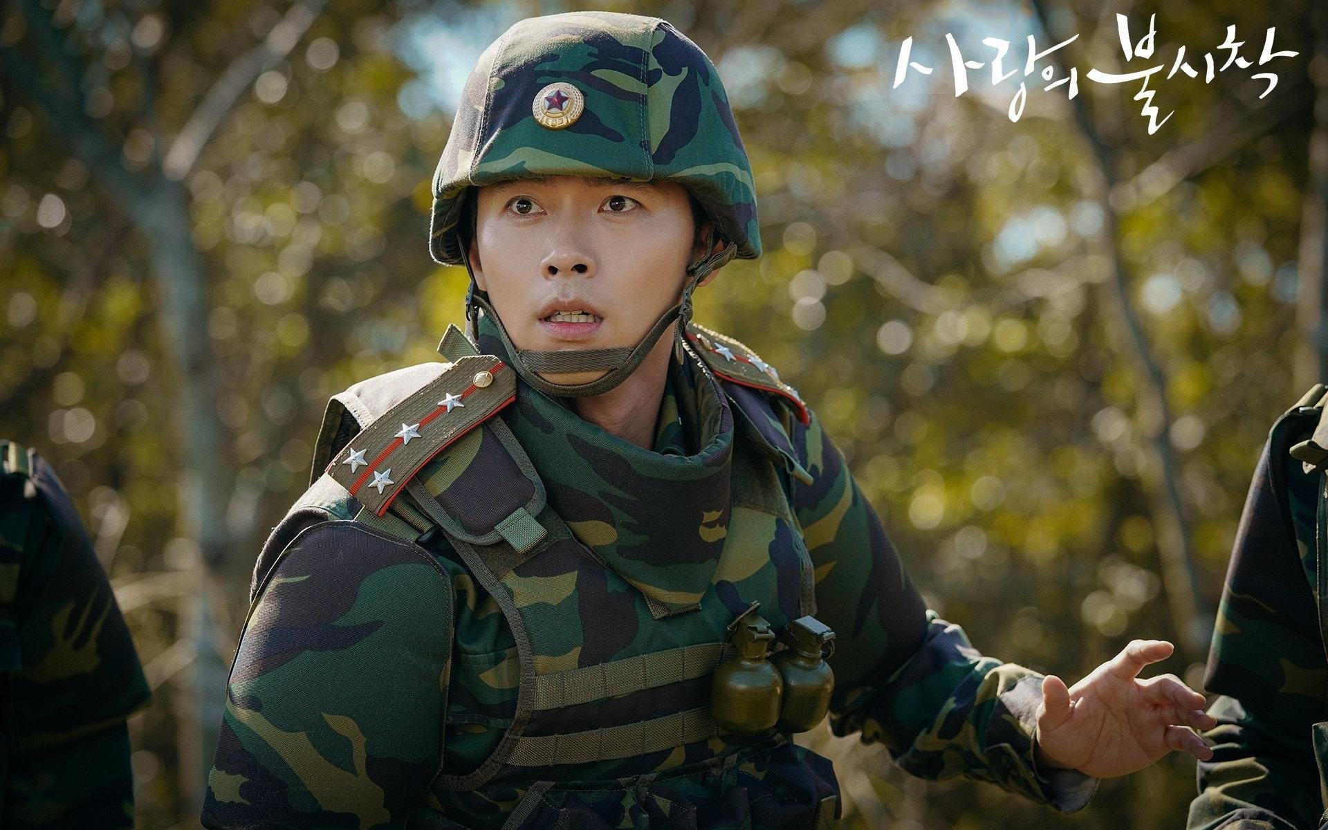 女子蝶泳划频节奏变化曲线对比图，女子蝶泳100